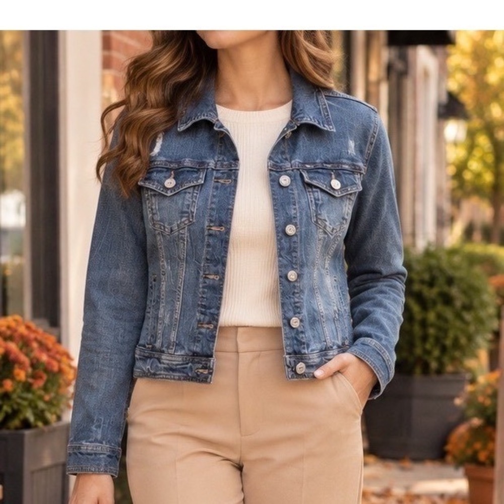 Aeropostale Women's Medium Wash Distressed Denim Trucker Jacket Blue Size S